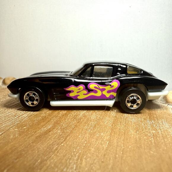 Hot Wheels Vintage Lot of 3 – Ford Oldie But Goodie, Bone Shaker Style, Corvette - Picture 8 of 11